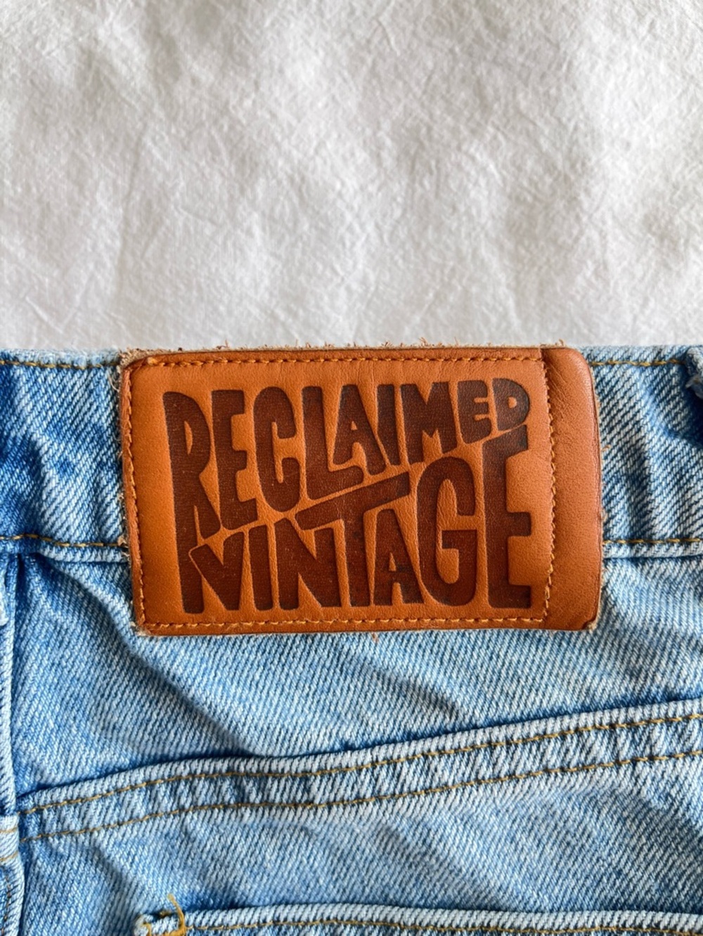 Reclaimed Vintage ASOS Light Wash Mom Jeans Sz 24 Straight Leg 90s Style Y2K - Picture 7 of 15